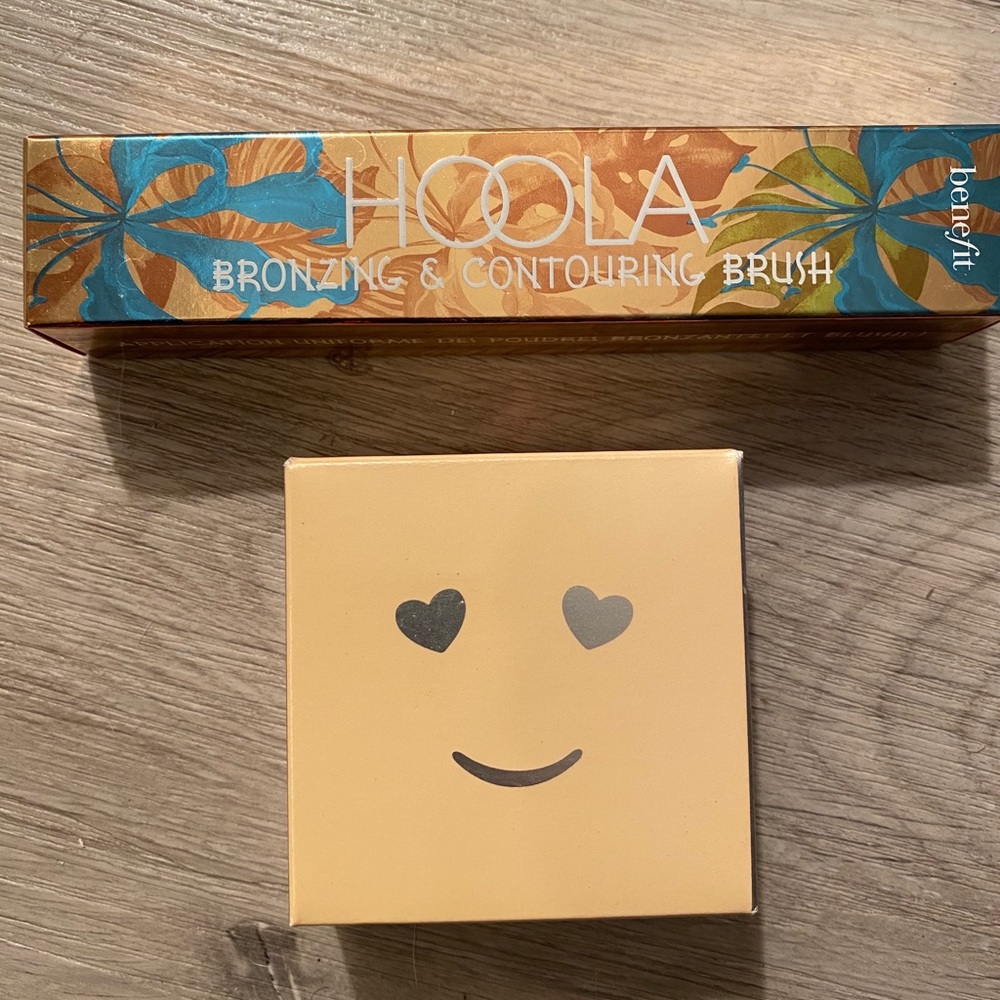 Benefit velvet powder foundation and brush color 3